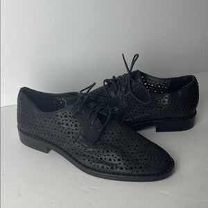 Vince Camuto Lesta Black Perforated Lace-Up Oxfords 5.5
